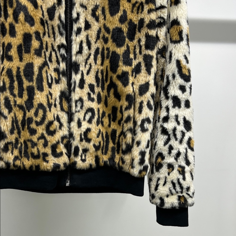 Leopard Print Fuzzy Bomber Jacket - Picture 4 of 6